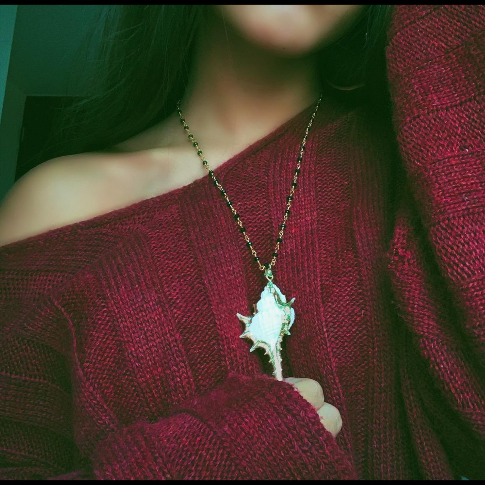 Golden Alba Pendant Necklace - Picture 4 of 6